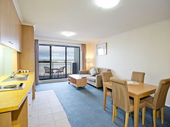 Oaks Waterfront Resort - The Entrance - Accommodation Perth 30