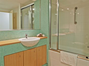 Oaks Waterfront Resort - The Entrance - Accommodation Perth 2
