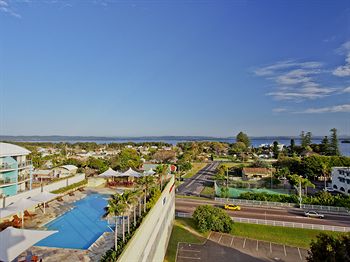 Oaks Waterfront Resort - The Entrance - Accommodation Perth 5