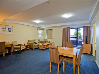 Oaks Waterfront Resort - The Entrance - Accommodation Perth 6