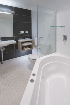 Best Western Plus Apollo International Hotel - Accommodation Perth 1