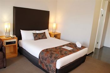 Sandown Regency - Accommodation Perth 0