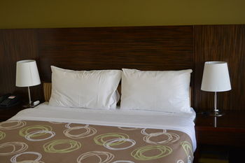YTI Garden Hotel - Accommodation Perth 6