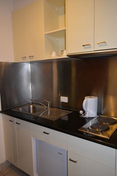YTI Garden Hotel - Accommodation Perth 9