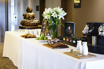 Hotel Urban St Leonards - Accommodation Perth 13