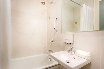 City Limits Hotel - Perth Resorts 12