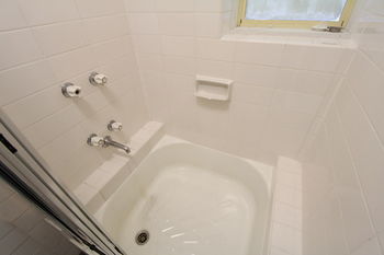 Drummond Apartments Services - Accommodation Perth 2
