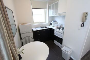 Drummond Apartments Services - Accommodation Perth 16