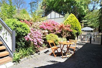Holly Lodge - Accommodation Perth 0
