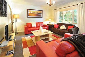 Holly Lodge - Accommodation Perth 6