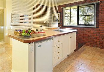 Holly Lodge - Accommodation Perth 9