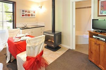 Holly Lodge - Accommodation Perth 12