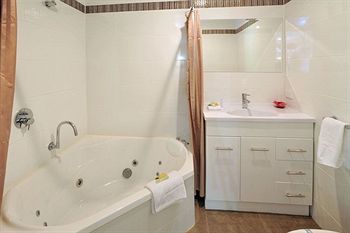 Holly Lodge - Accommodation Perth 13
