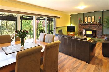 Holly Lodge - Accommodation Perth 17
