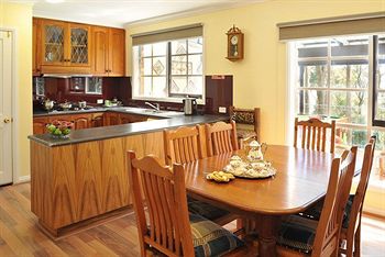 Holly Lodge - Accommodation Perth 20
