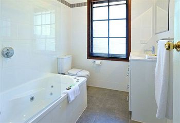 Holly Lodge - Accommodation Perth 24