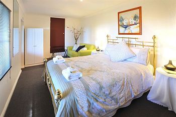 Holly Lodge - Accommodation Perth 32