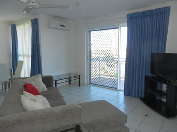 Beachside Resort - Kawana Waters - Accommodation Perth 31