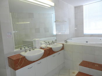 Beachside Resort - Kawana Waters - Accommodation Perth 36