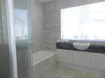 Beachside Resort - Kawana Waters - Accommodation Perth 37