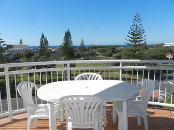 Beachside Resort - Kawana Waters - Accommodation Perth 39