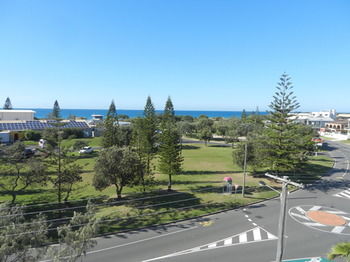 Beachside Resort - Kawana Waters - Accommodation Perth 40