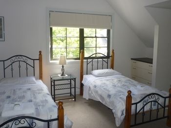 Whispering Pines Chalet & Cottages - Accommodation Perth 8