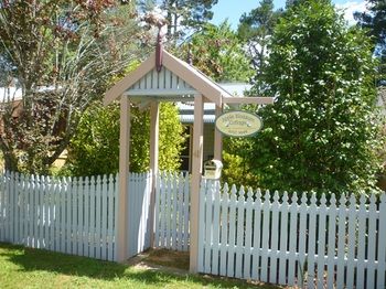 Whispering Pines Chalet & Cottages - Accommodation Perth 10