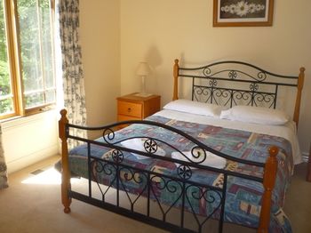Whispering Pines Chalet & Cottages - Accommodation Perth 15