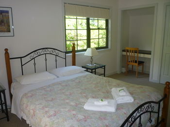 Whispering Pines Chalet & Cottages - Accommodation Perth 19