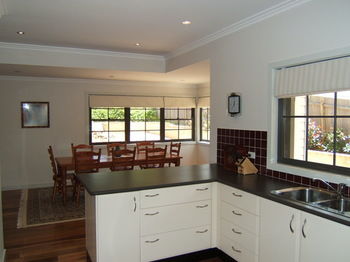 Whispering Pines Chalet & Cottages - Accommodation Perth 20