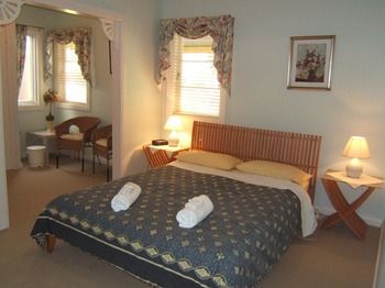 Whispering Pines Chalet & Cottages - Accommodation Perth 25