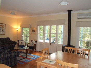 Whispering Pines Chalet & Cottages - Accommodation Perth 26