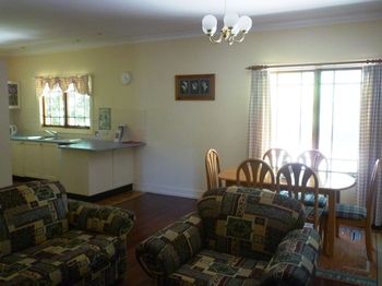 Whispering Pines Chalet & Cottages - Accommodation Perth 27
