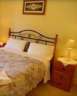 Whispering Pines Chalet & Cottages - Accommodation Perth 3