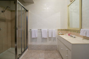 A Camelot Tower & Penthouse - Perth Resorts 29