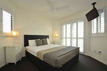 Malibu Mooloolaba - Perth Resorts 7