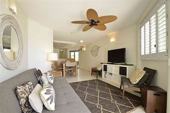 Malibu Mooloolaba - Perth Resorts 15