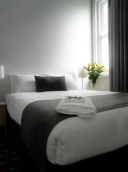 Sunnyside Tavern - Accommodation Perth 0