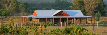 Lilies Luxury Retreats - Accommodation Perth 4
