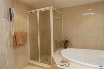 The Hermitage Motel - Accommodation Perth 1
