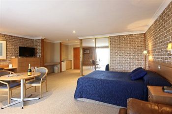 The Hermitage Motel - Accommodation Perth 8