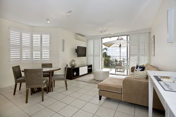 Maison Noosa Beachfront Resort - Accommodation Perth 3