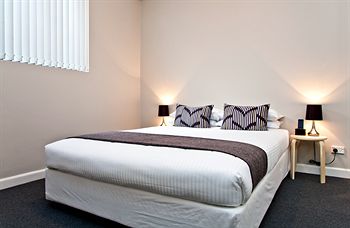 Ryals Serviced Apartments Camperdown - Accommodation Perth 2