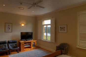 Tizzana Winery Bed & Breakfast - Accommodation Perth 5