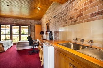Macquarie Inn - Accommodation Perth 14
