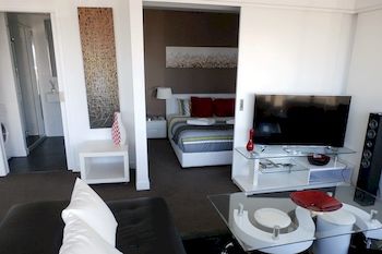 Aura On Flinders Serviced Apartments - Accommodation Perth 3