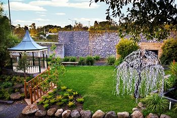 Elizabethan Lodge - Accommodation Perth 6