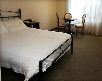 Elizabethan Lodge - Accommodation Perth 16