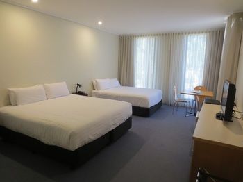 Dingley International Hotel - Accommodation Perth 6